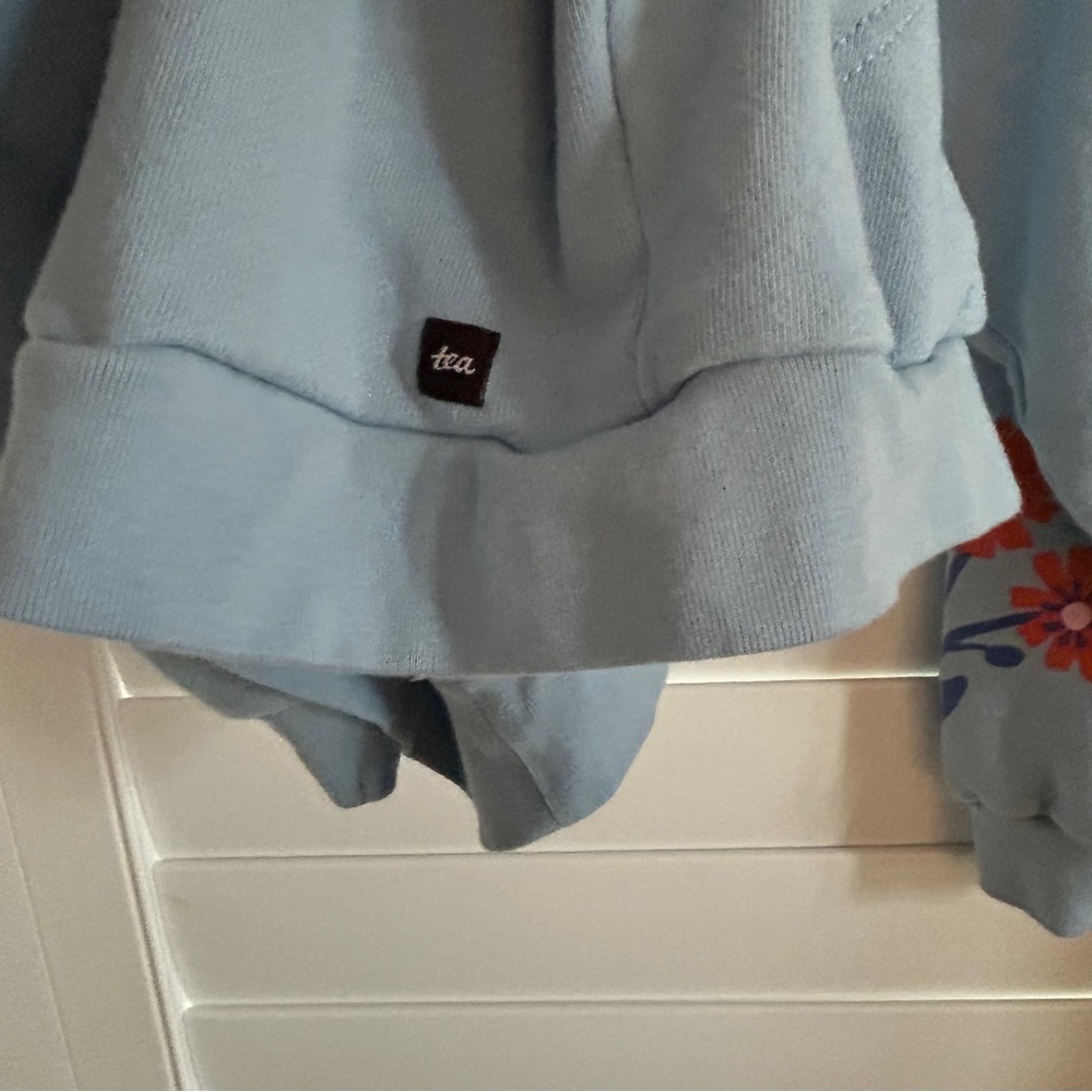 Tea Collection Blue Floral Kids Sweatshirt Size 8 Oversized - Picture 6 of 7